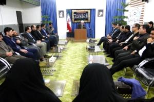 دیدار و گفتگوی کارکنان دیوان محاسبات استان با امام جمعه و نماینده ولی فقیه در استان